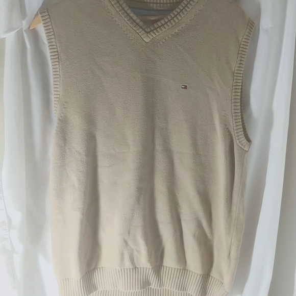 Tommy Hilfiger. Men's medium pull over vest. - Picture 1 of 4